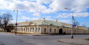 Нижний Конюшенный двор в Пушкине продан на торгах за 68,5 миллиона рублей