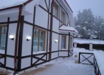 Эксперты советуют выбирать загородный дом зимой
