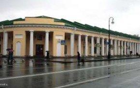 Фонд имущества Петербурга выставит на торги объекты Гостиного двора