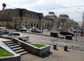 На площадях Павелецкого и Киевского вокзалов ликвидируют торговые точки