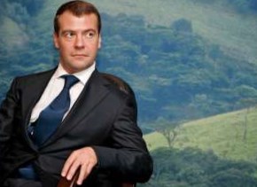 Д.Медведев приостановил вырубку Химкинского леса