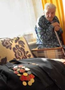 Б.Громов обещает квартиры всем ветеранам