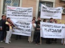 Парламентарии Петербурга хотят знать, когда власти города займутся проблемой обманутых дольщиков