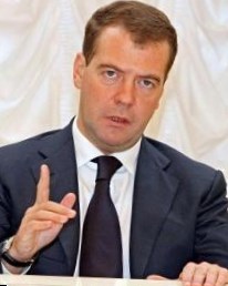 Медведев: Люди должны получить жилье не позднее ноября