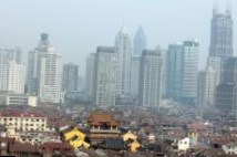 Эксперты отмечают, что рынок недвижимости Китая демонстрирует две крайности: в крупных городах набухает пузырь на рынке недвижимости, но имеется предостаточно «городов-призраков»